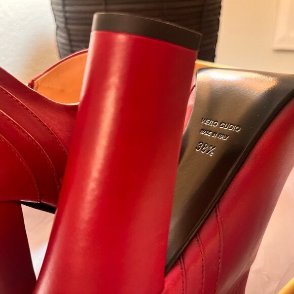 NWT Amanda Gregory burgundy heeled ankle bootties - Picture 4 of 6